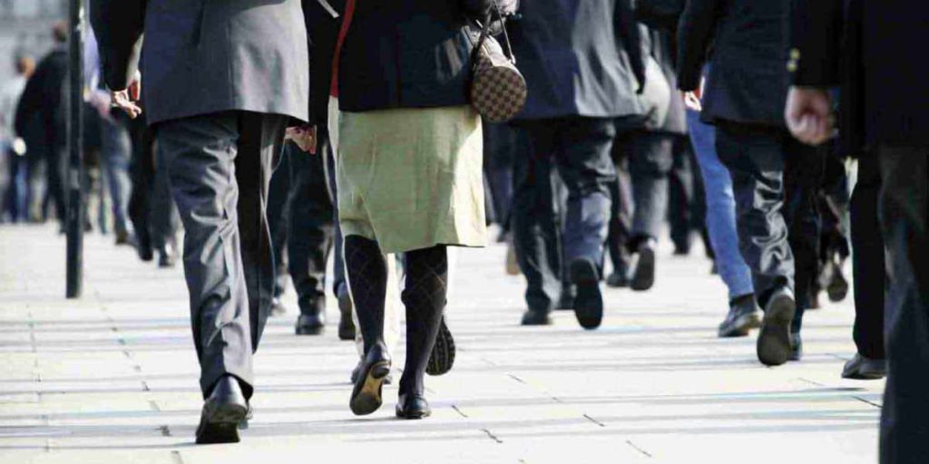 Free movement of workers in EU 5 people-walking-in-city